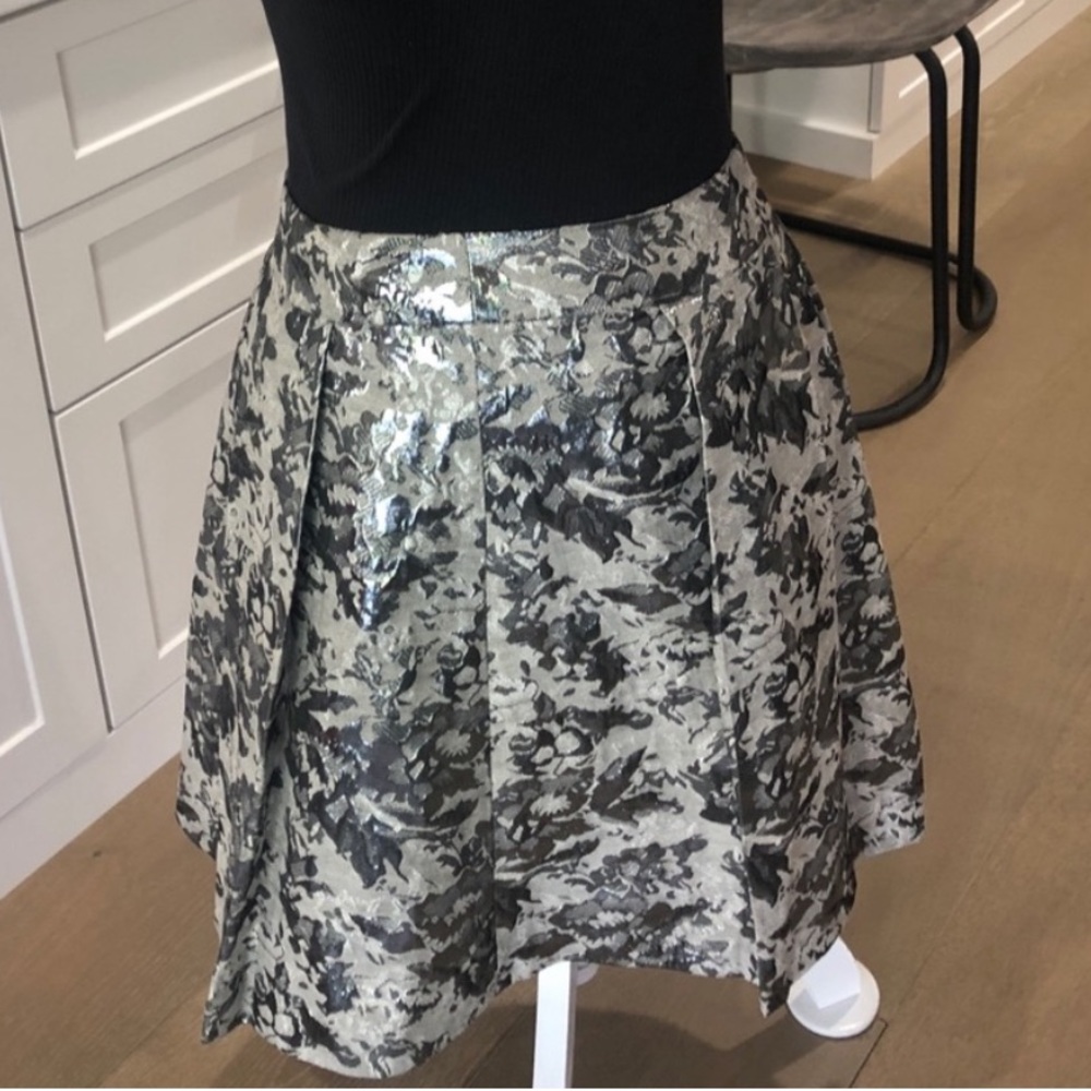 Forever 21 Silver Jacquard Pleated Floral Skirt